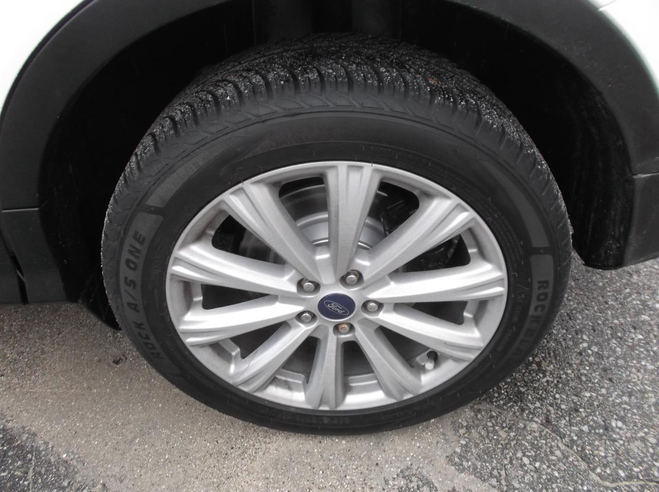 2017 Ford Escape AWD  TITANIUM Photo