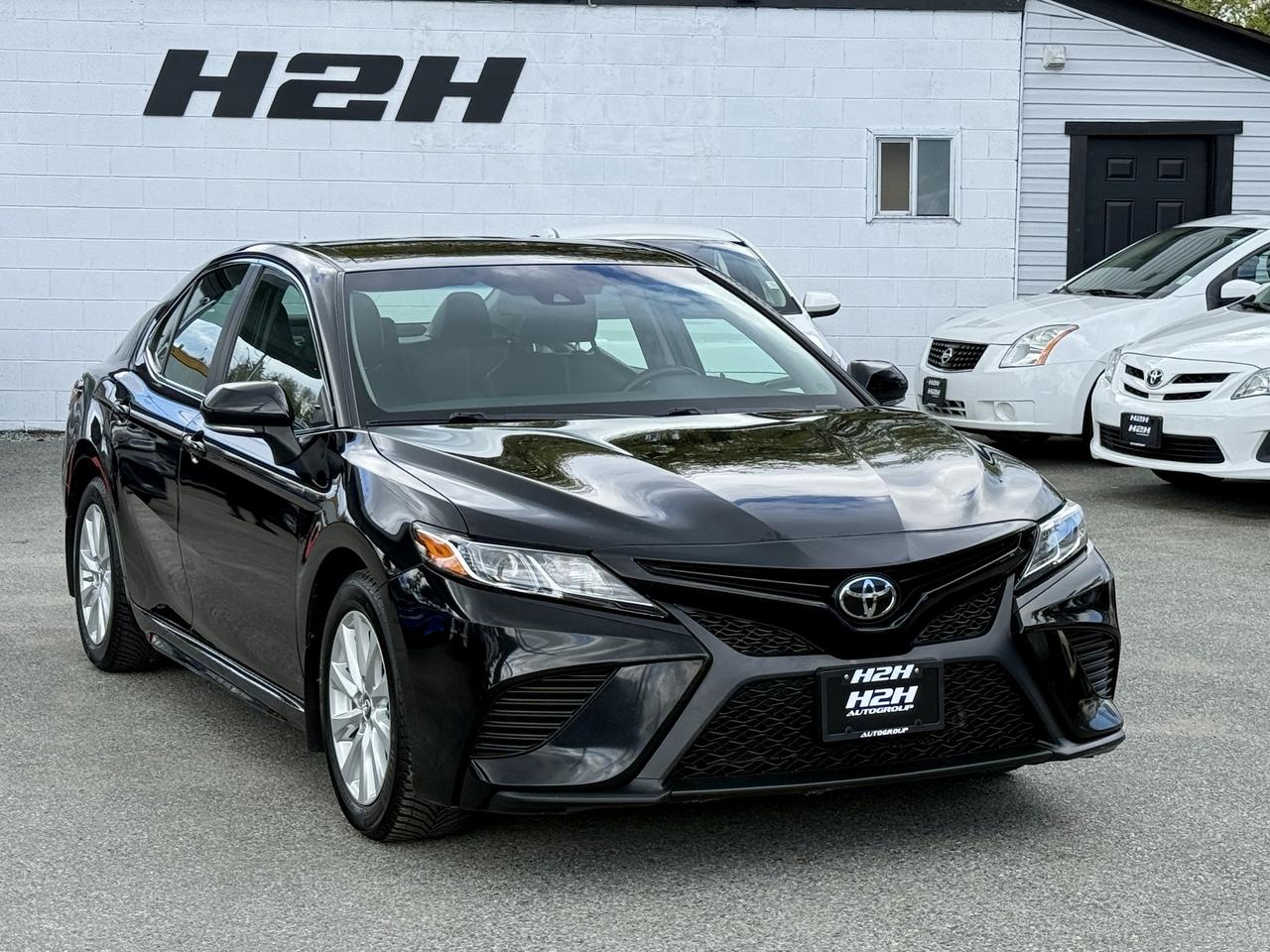 2018 Toyota Camry FINANCING AVAILABLE Photo3