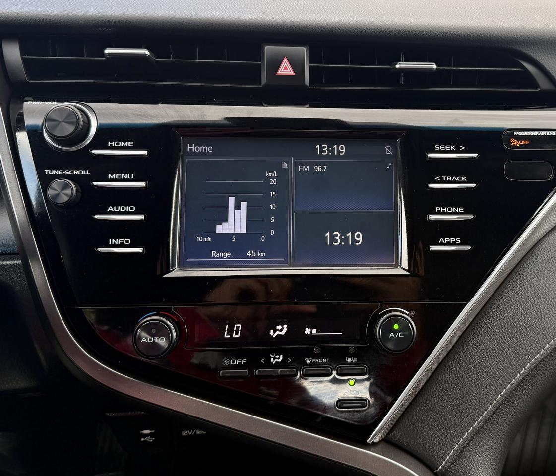 2018 Toyota Camry FINANCING AVAILABLE Photo13