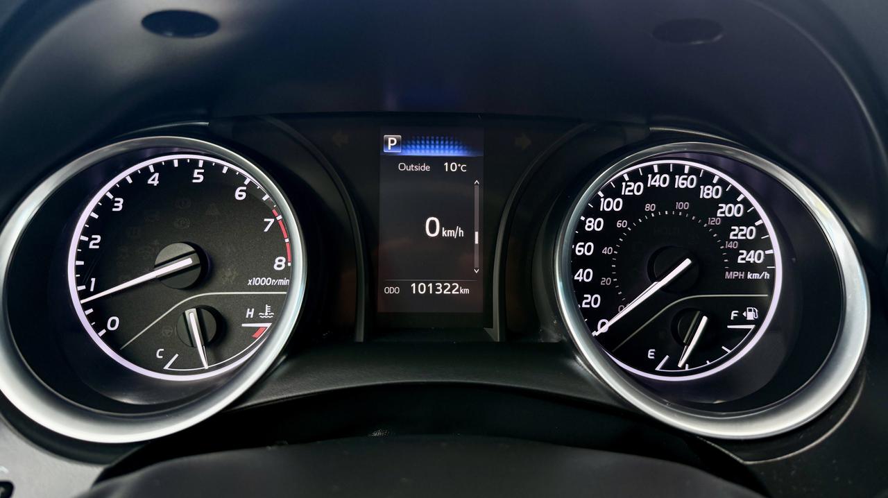 2018 Toyota Camry FINANCING AVAILABLE Photo11