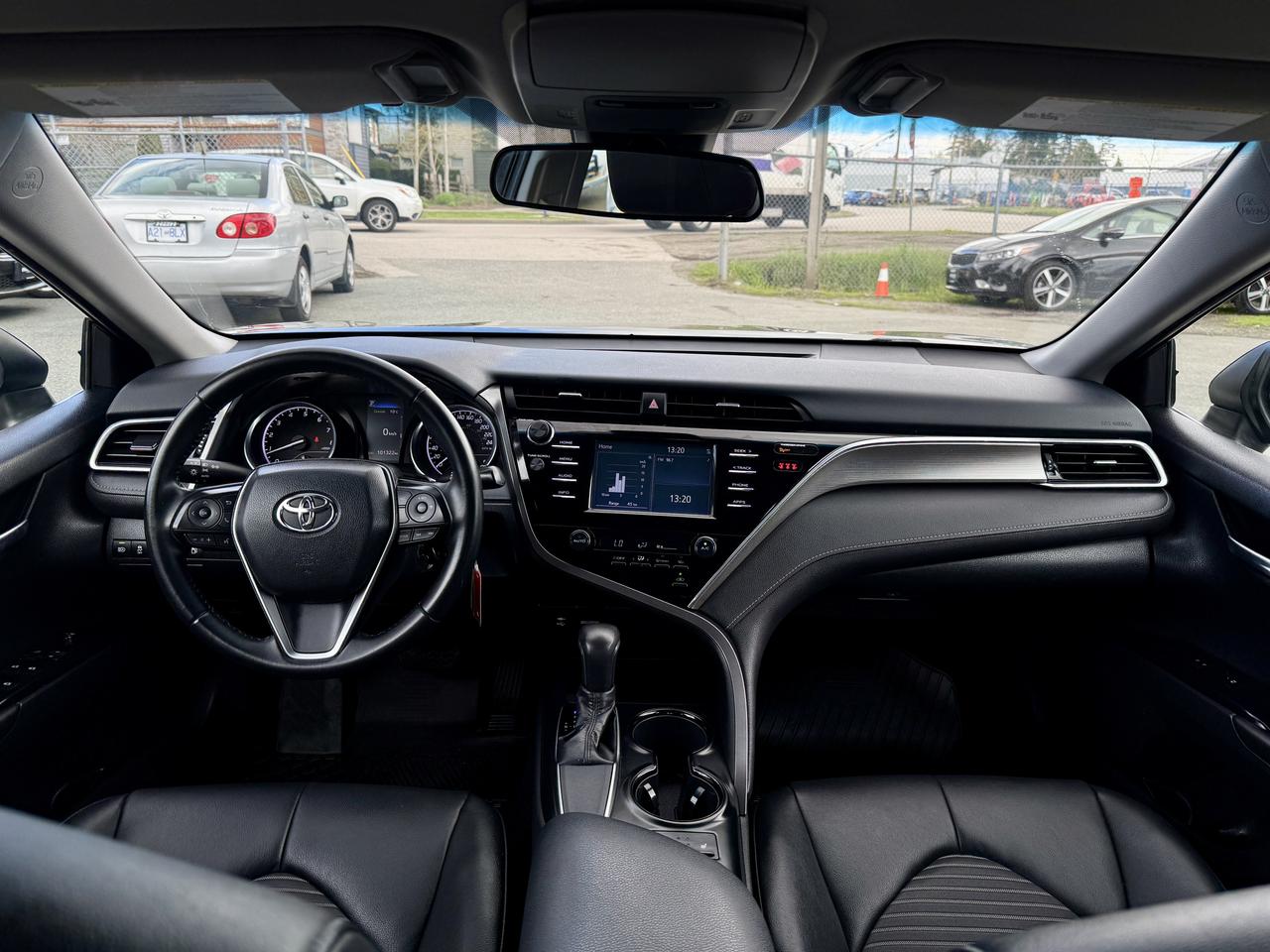 2018 Toyota Camry FINANCING AVAILABLE Photo10