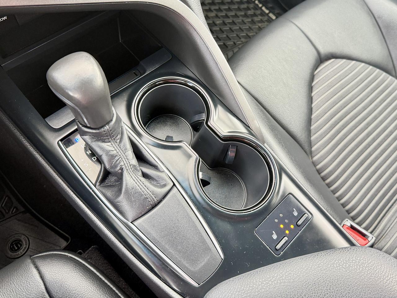 2018 Toyota Camry FINANCING AVAILABLE Photo12