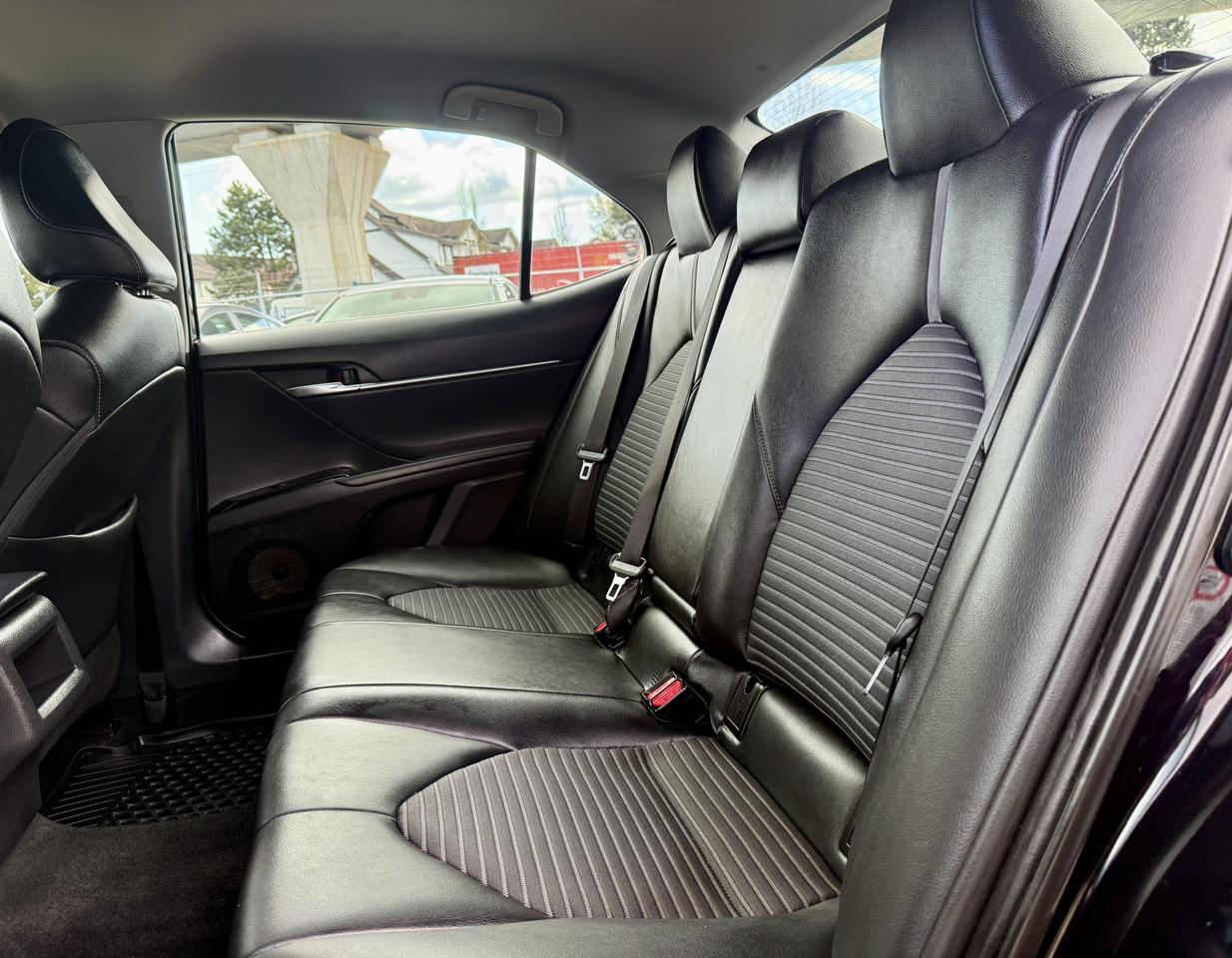 2018 Toyota Camry FINANCING AVAILABLE Photo14