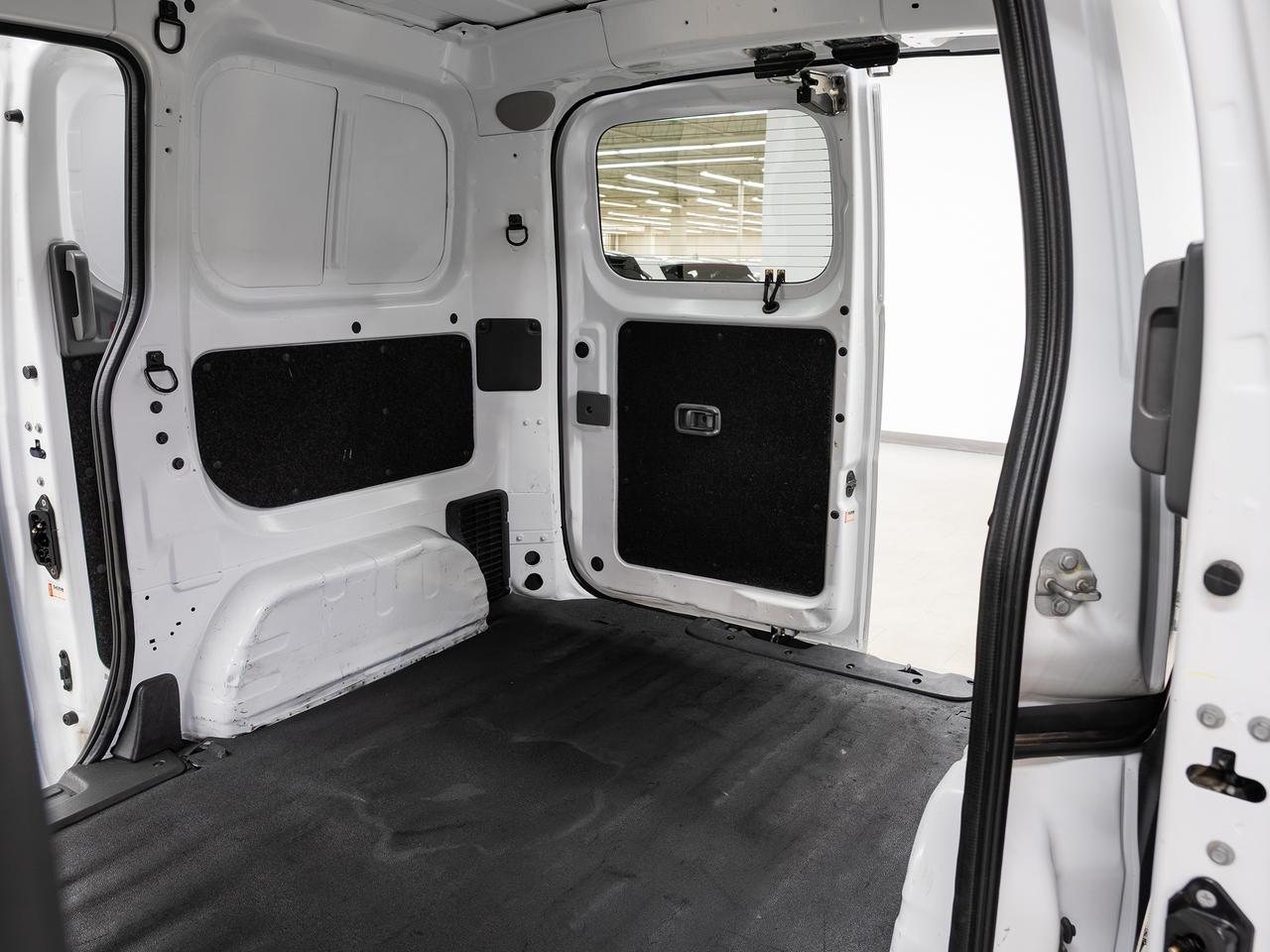 2021 Nissan NV200 SV | Dual Doors | Backup Camera | CarPlay Photo