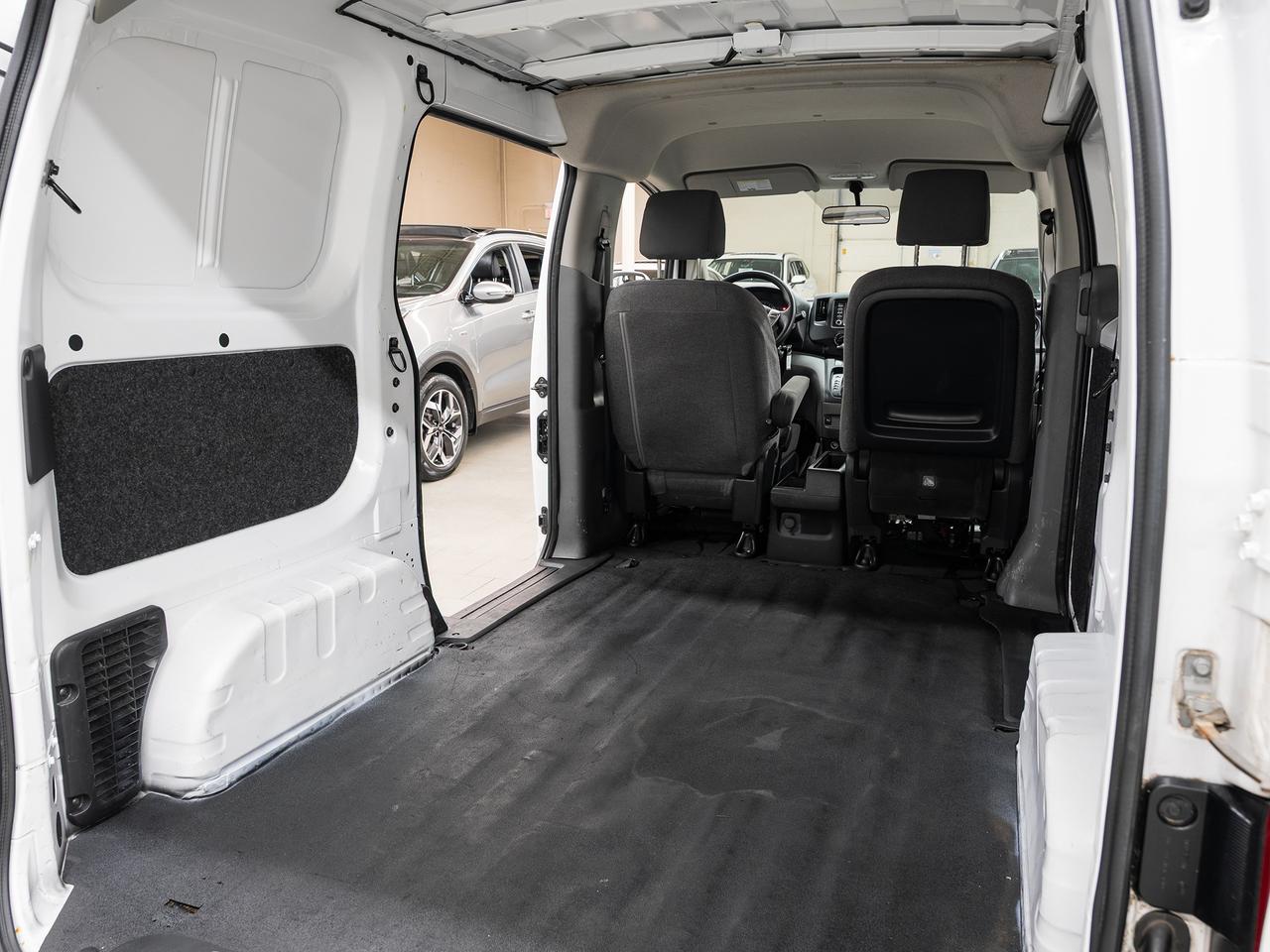 2021 Nissan NV200 SV | Dual Doors | Backup Camera | CarPlay