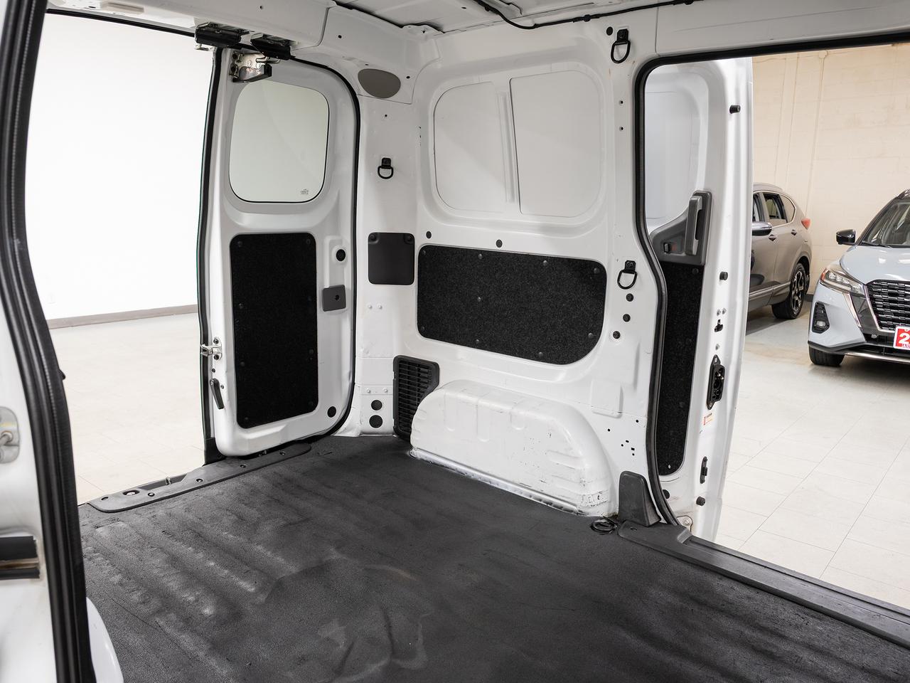 2021 Nissan NV200 SV | Dual Doors | Backup Camera | CarPlay