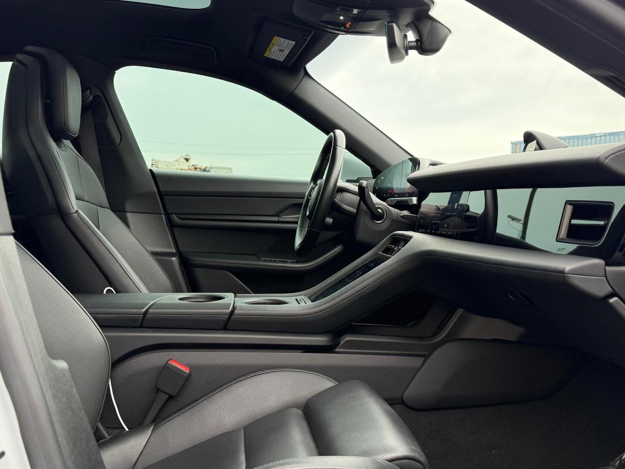 2021 Porsche Taycan Base **PREMIUM PACKAGE** Photo