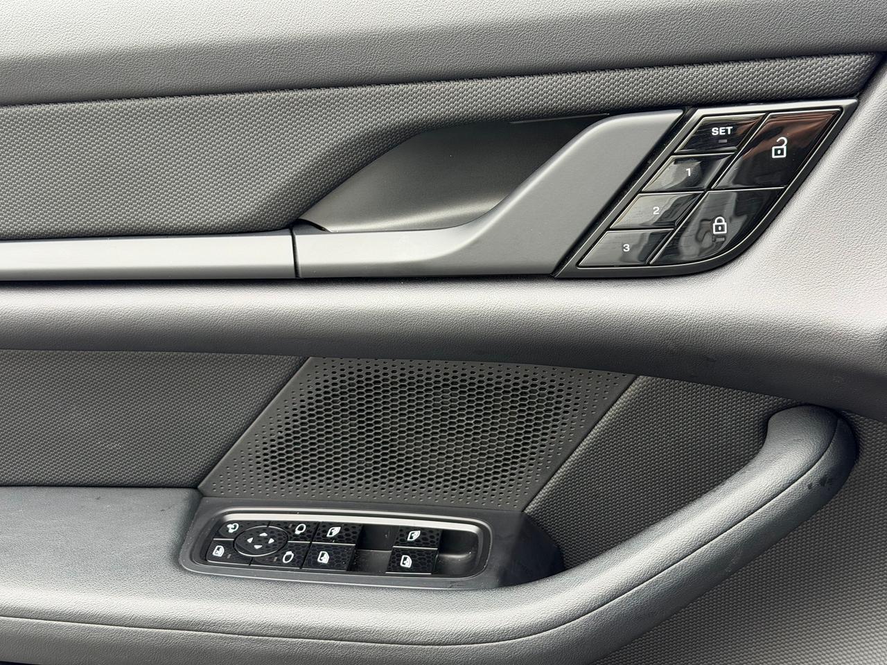 2021 Porsche Taycan Base **PREMIUM PACKAGE** Photo