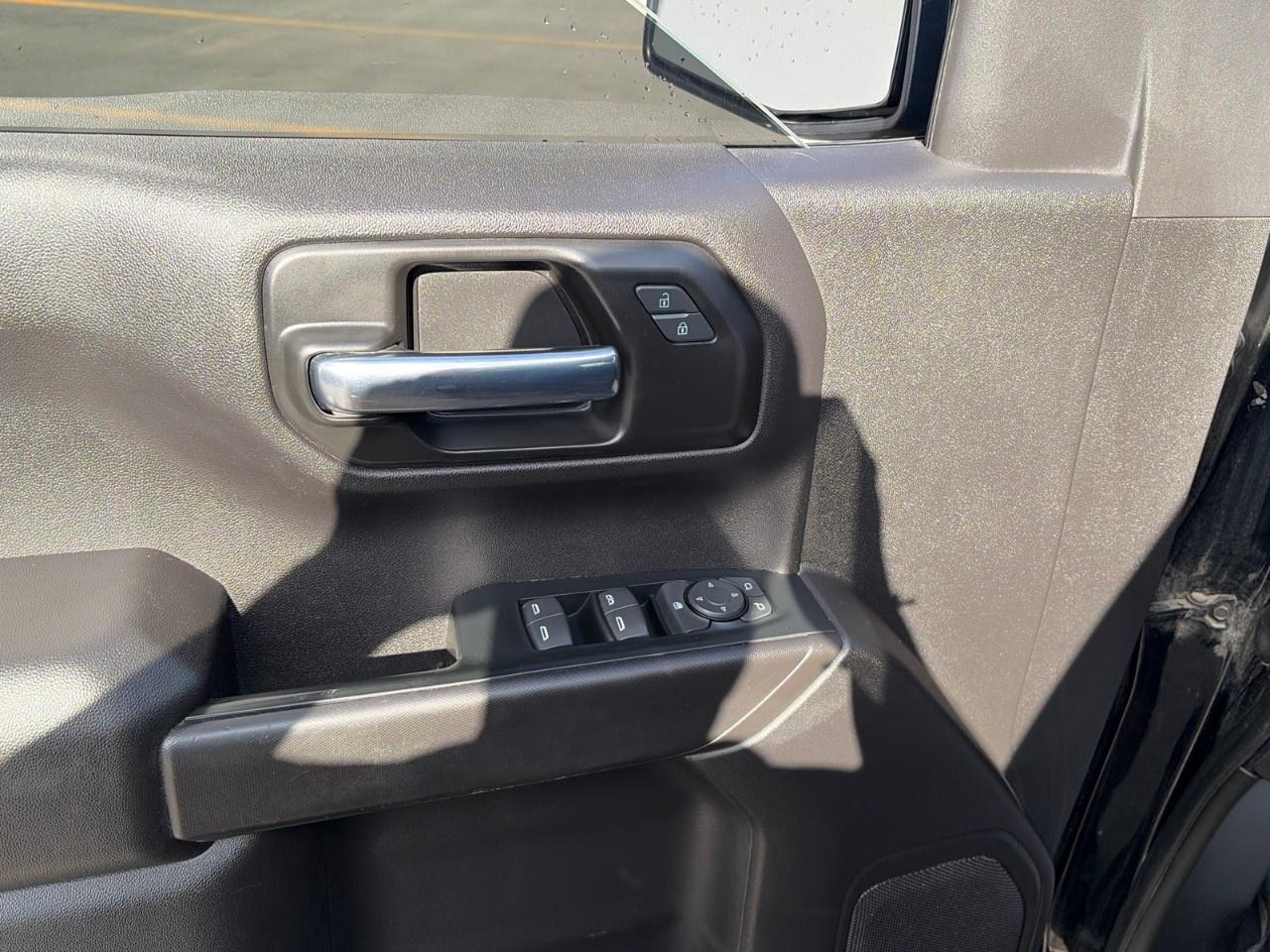 2023 GMC Sierra 1500 Crew Cab Short Box 4-Wheel Drive Pro Photo4