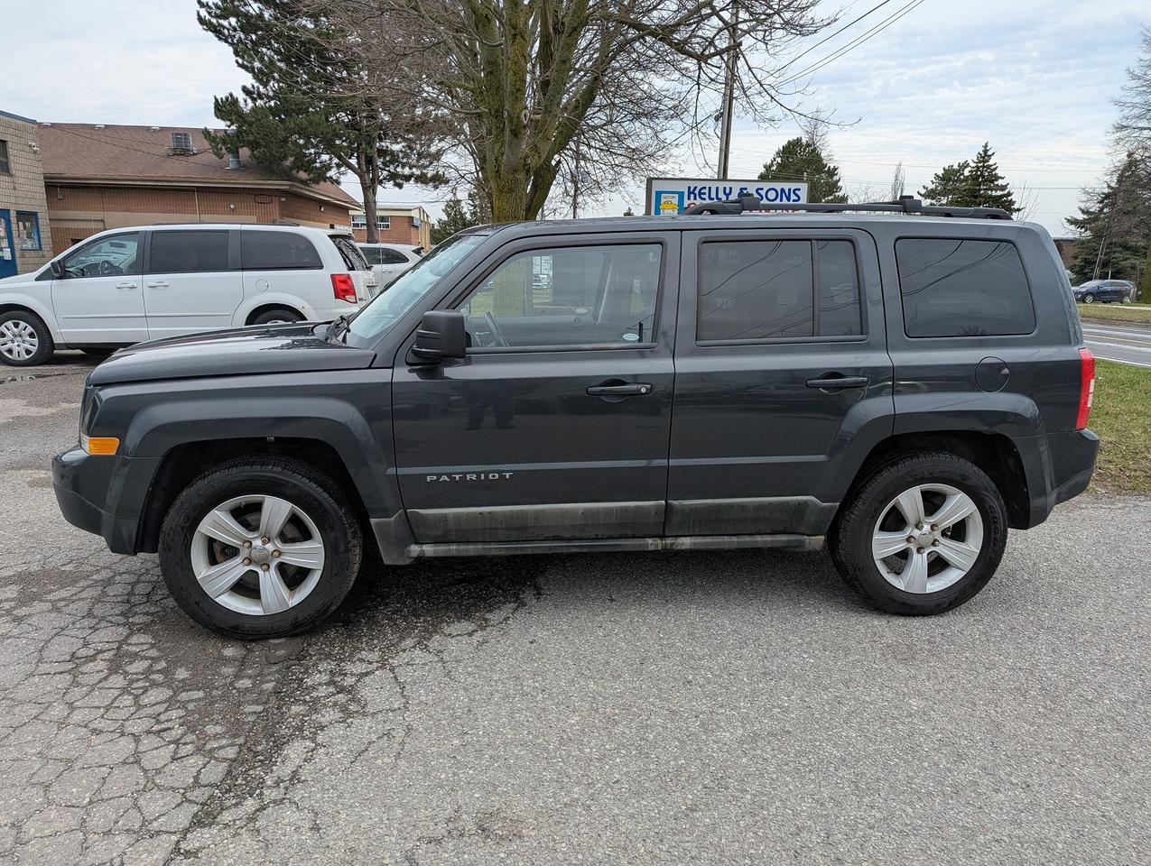2011 Jeep Patriot "One OWNER 4X4 SUV" certified + FREE 6M warranty Photo3