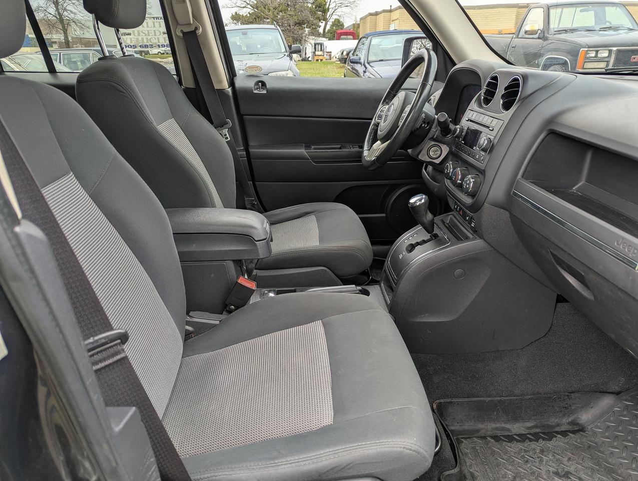 2011 Jeep Patriot "One OWNER 4X4 SUV" certified + FREE 6M warranty Photo