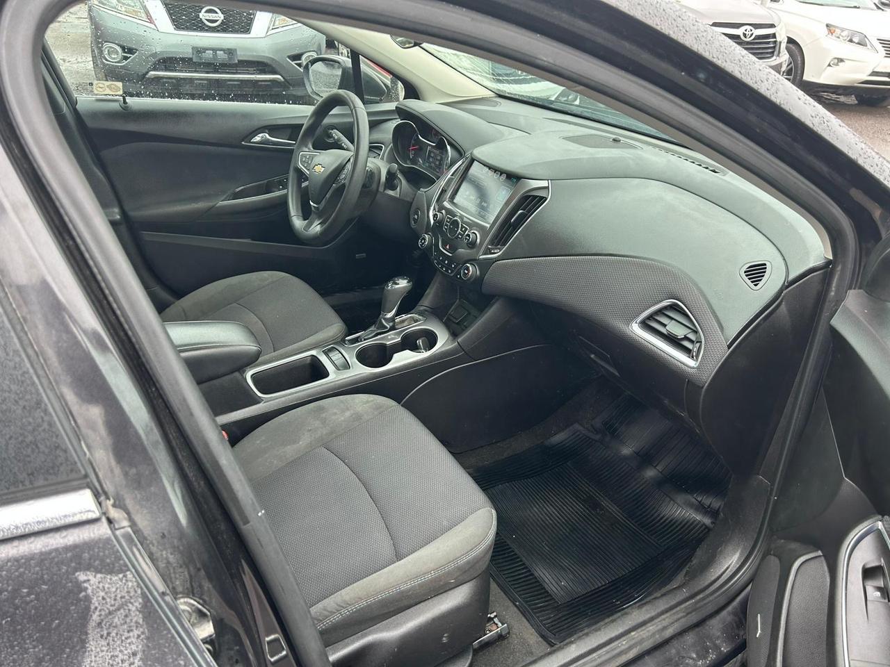 2016 Chevrolet Cruze LT Photo4