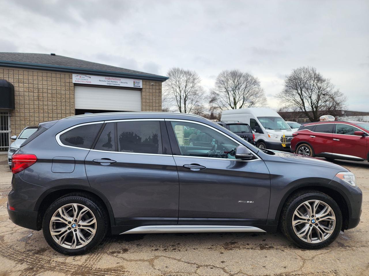 2017 BMW X1 xDrive28i l LOW KM | AWD l Clean Carfax l Photo4