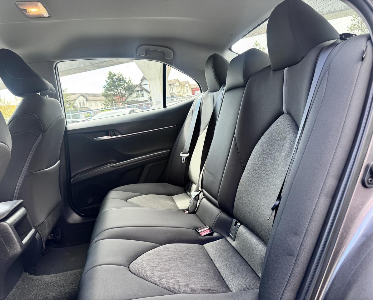 2023 Toyota Camry HYBRID FINANCING AVAILABLE Photo14