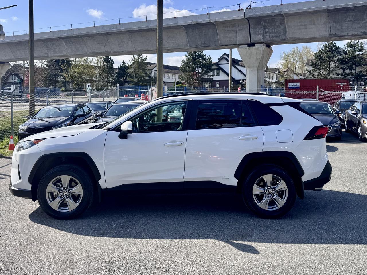 2025 Toyota RAV4 HYBRID FINANCING AVAILABLE Photo8