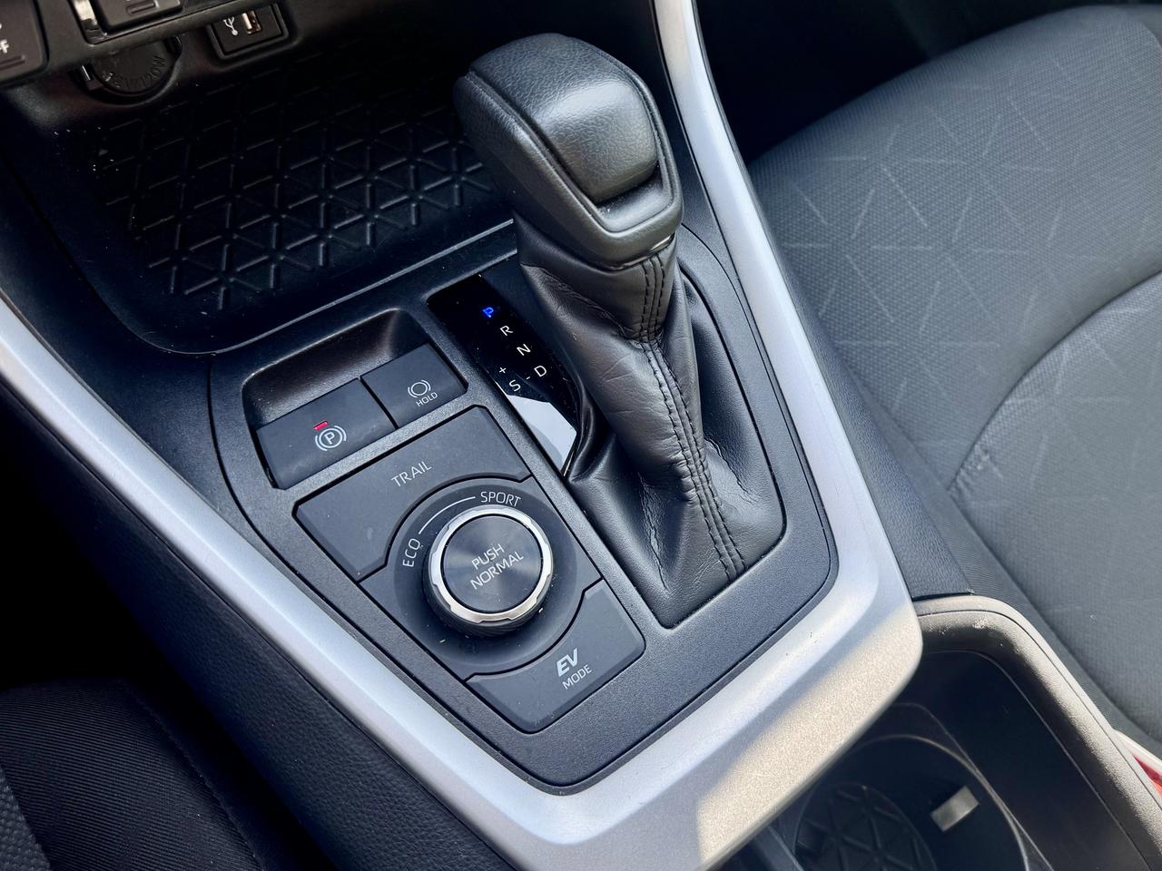 2025 Toyota RAV4 HYBRID FINANCING AVAILABLE Photo13