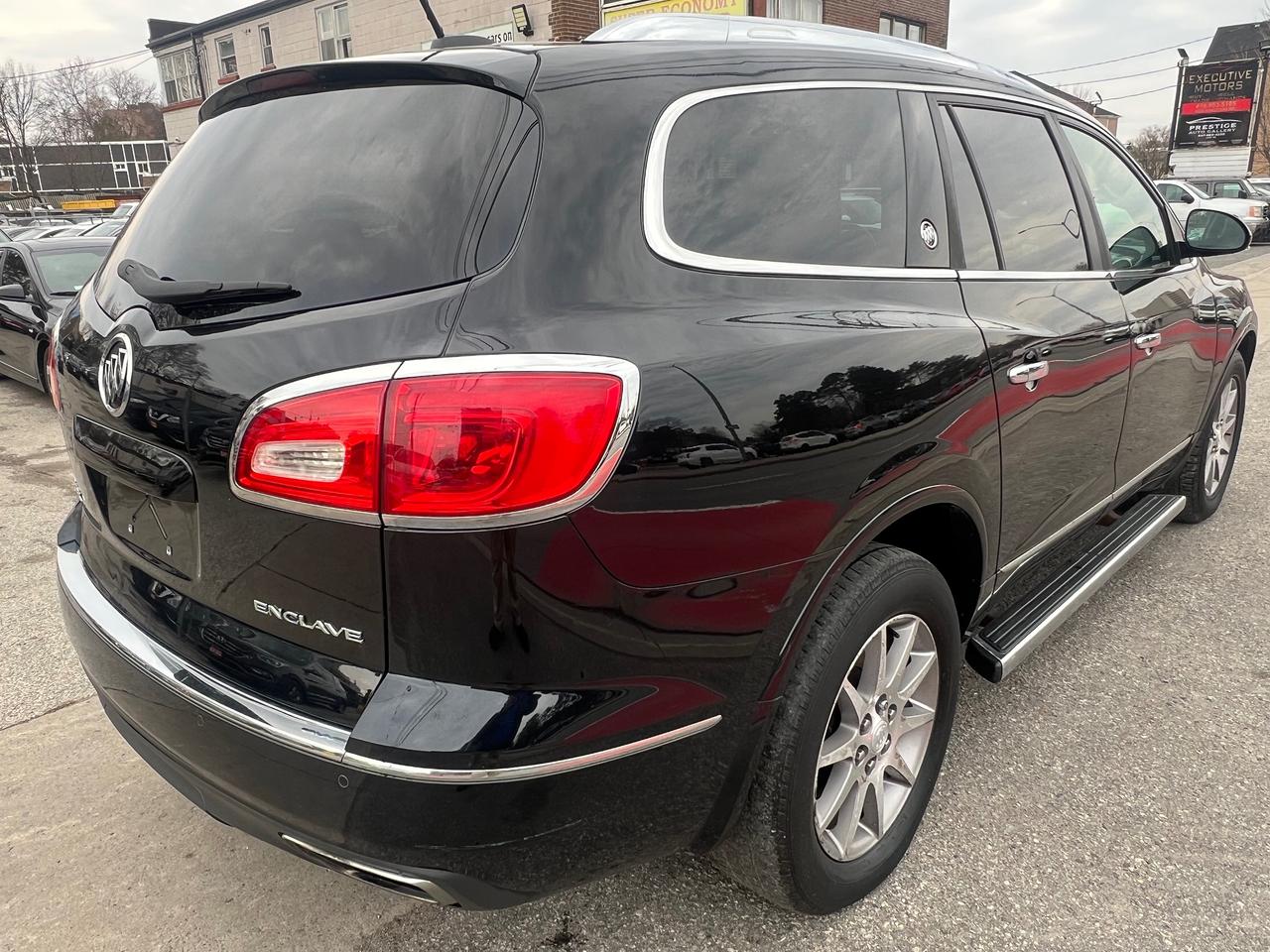 2017 Buick Enclave LEATHER -BACK CAM-BLUETOOTH-HEATED SEATS Photo