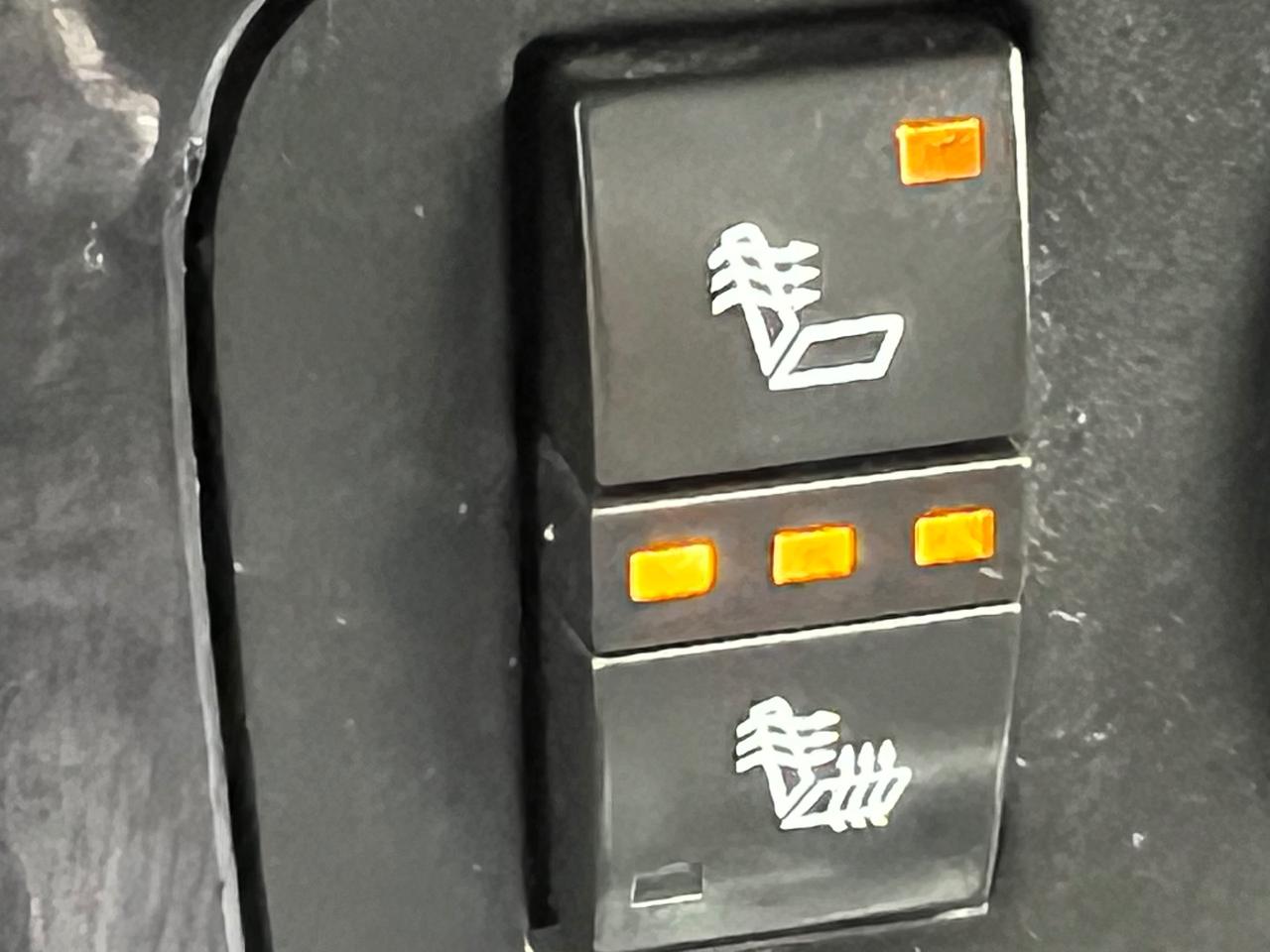 2017 Buick Enclave LEATHER -BACK CAM-BLUETOOTH-HEATED SEATS Photo