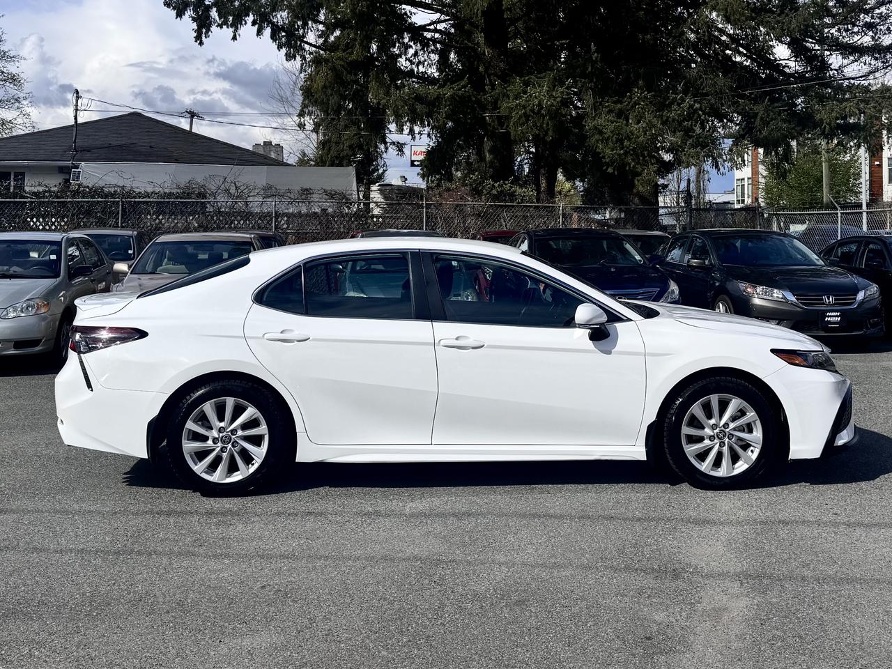 2024 Toyota Camry FINANCING AVAILABLE Photo4