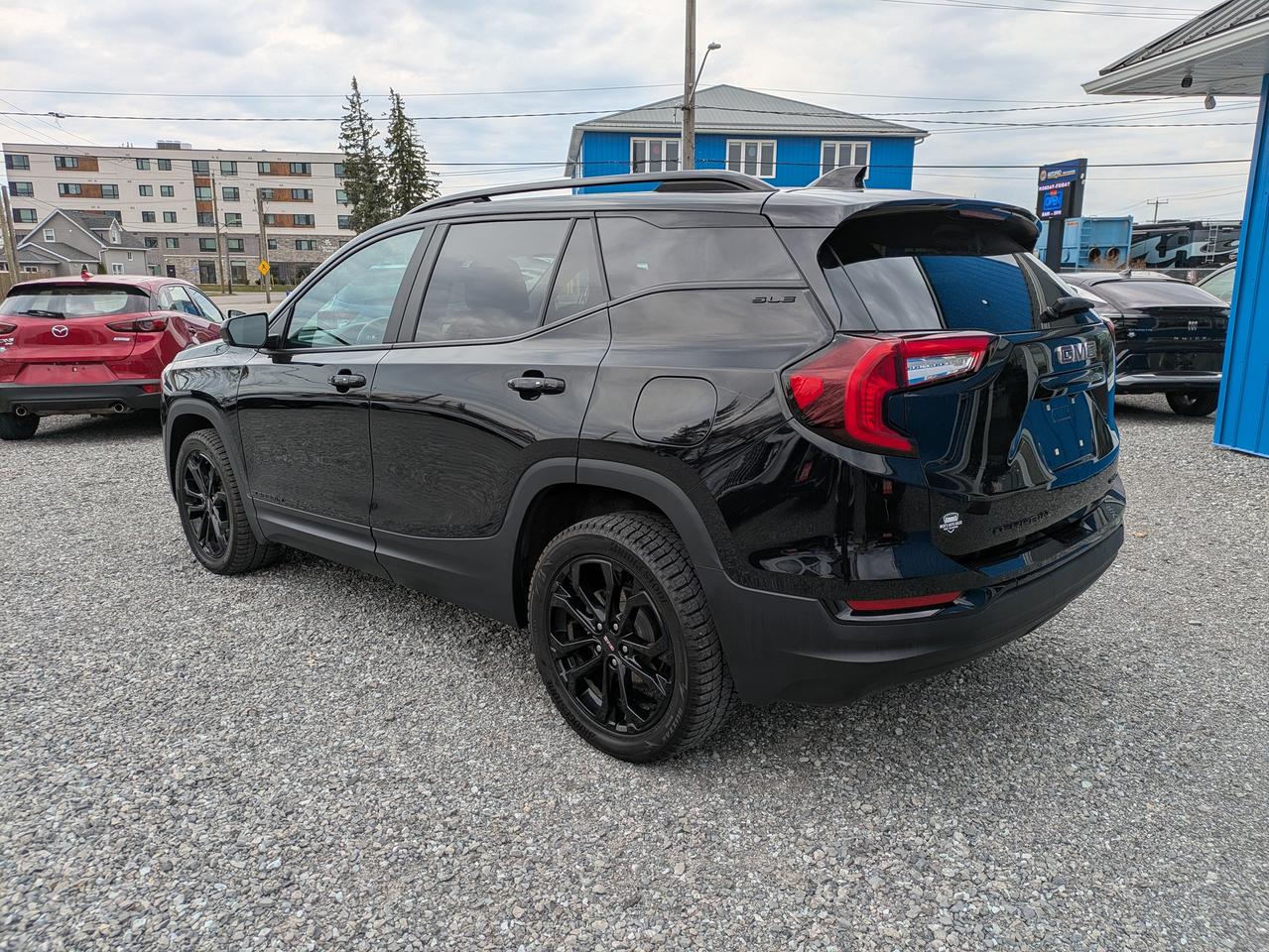 2022 GMC Terrain AWD 4DR SLE Photo2
