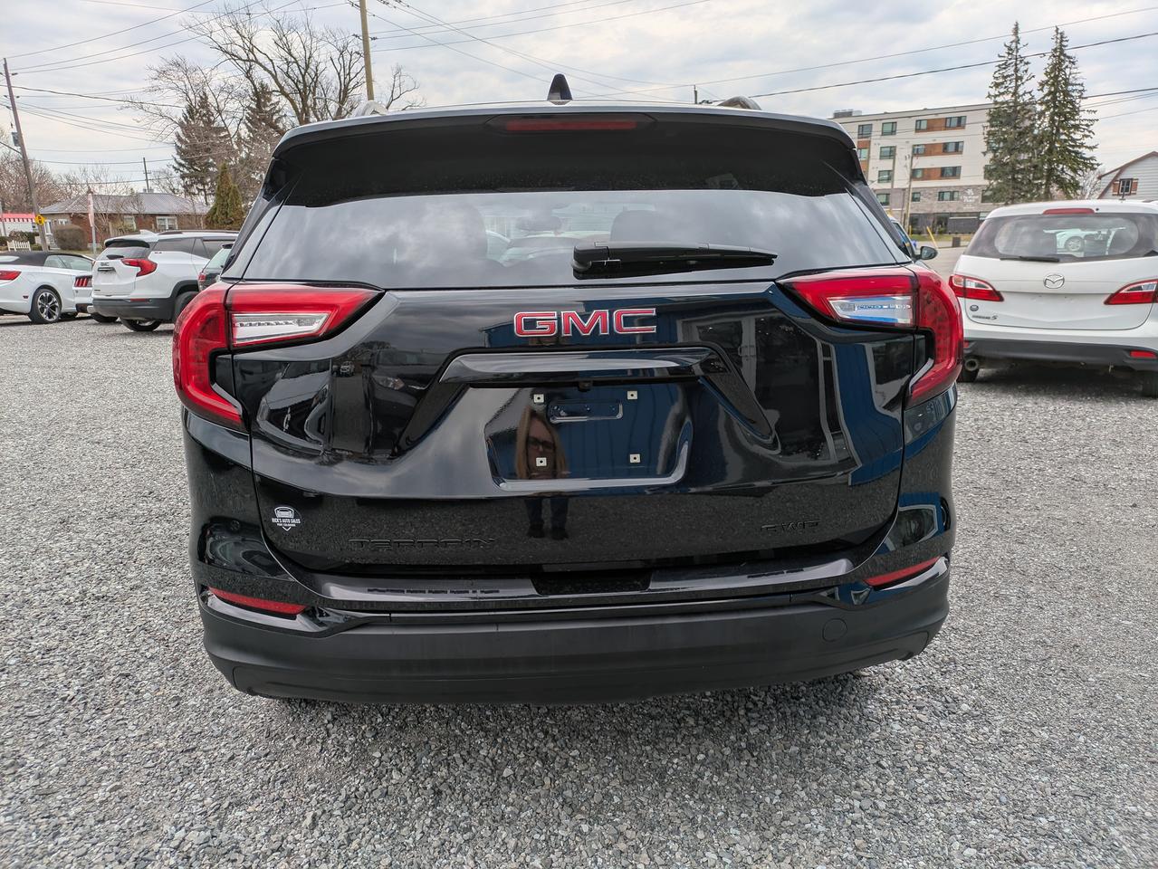 2022 GMC Terrain AWD 4DR SLE Photo3