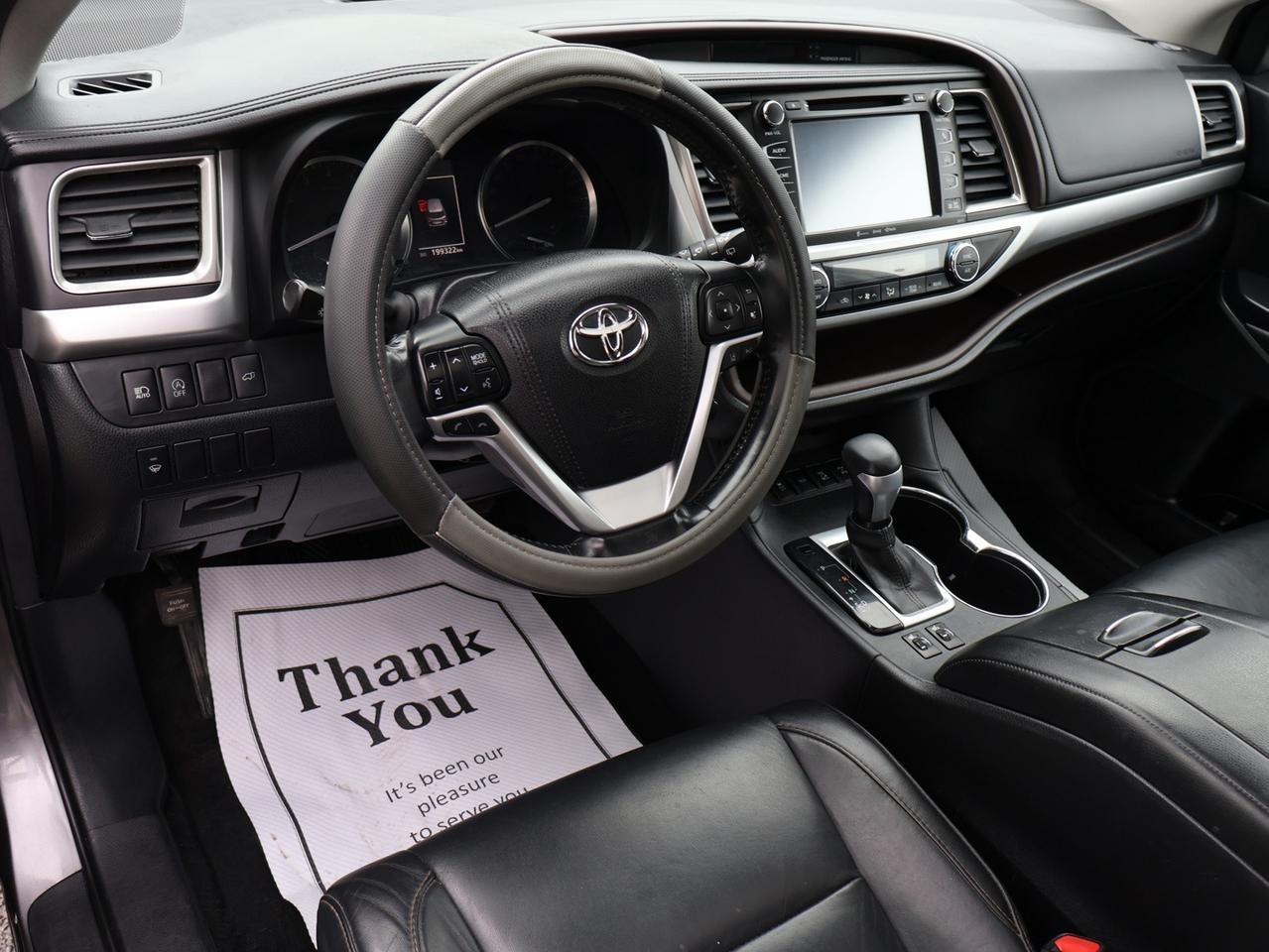 2017 Toyota Highlander V6 XLE AWD CERTIFIED *21 SERVICE HISTORY* CAMERA NAV BLUETOOTH LEATHER HEATED SEATS CRUISE ALLOYS Photo