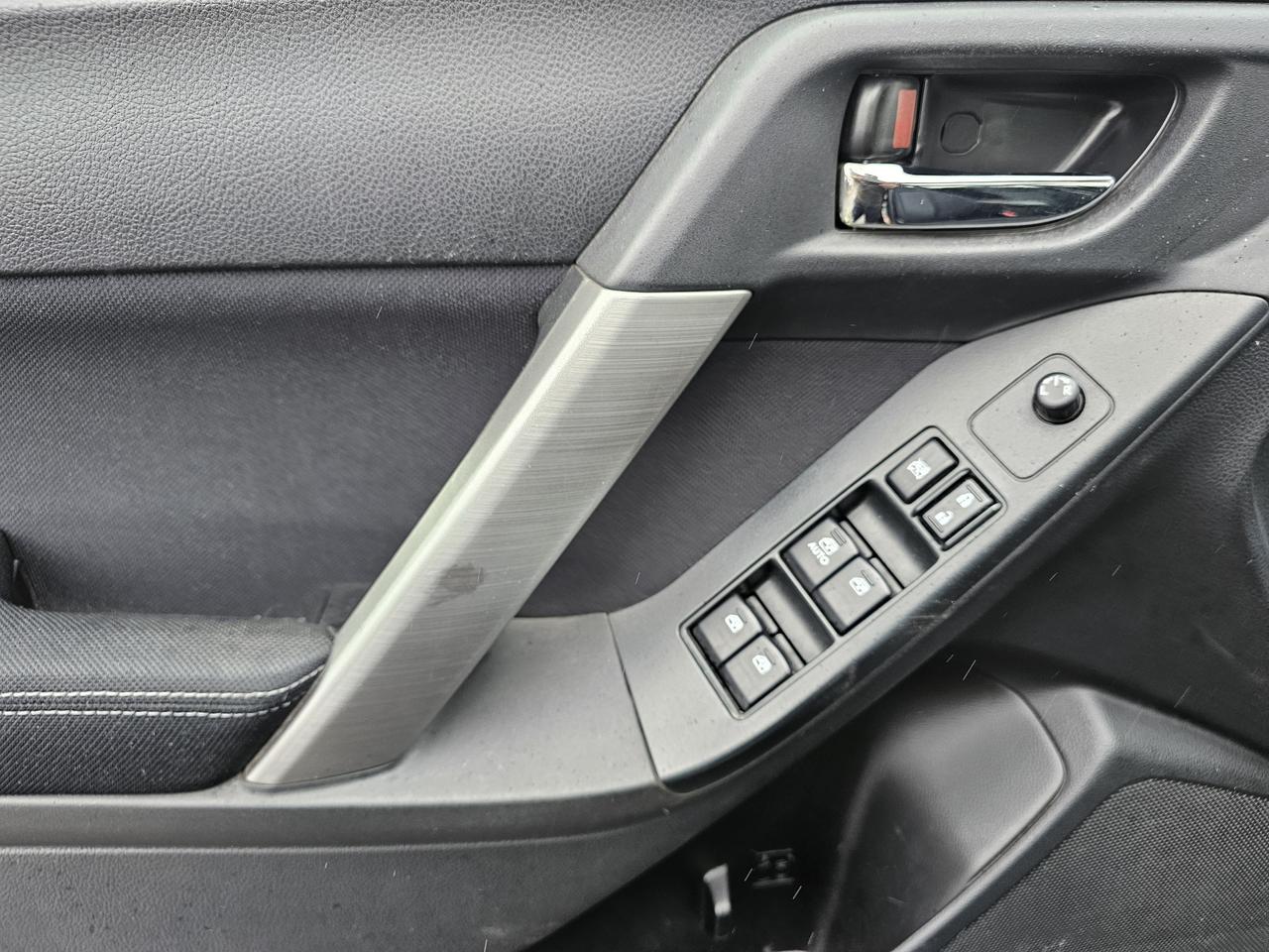 2015 Subaru Forester 5dr Wgn CVT 2.5i Touring Photo