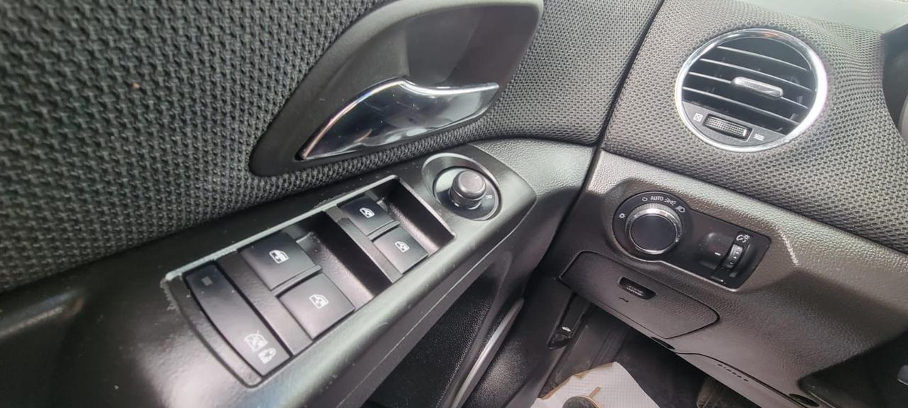 2012 Chevrolet Cruze LT Turbo w/1SA Photo
