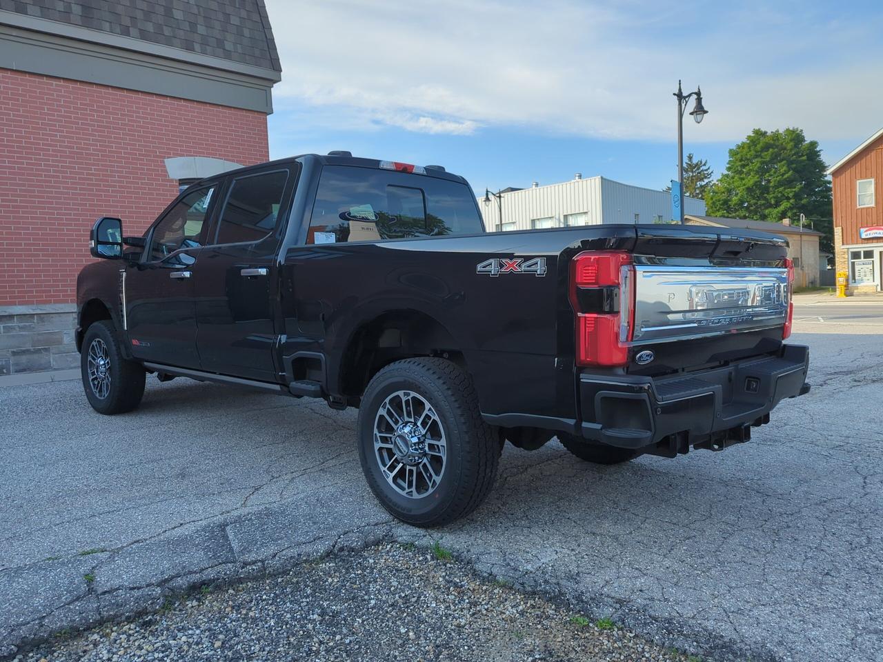 2026 Ford F-250 Platinum Crew Cab 4x4 Photo3