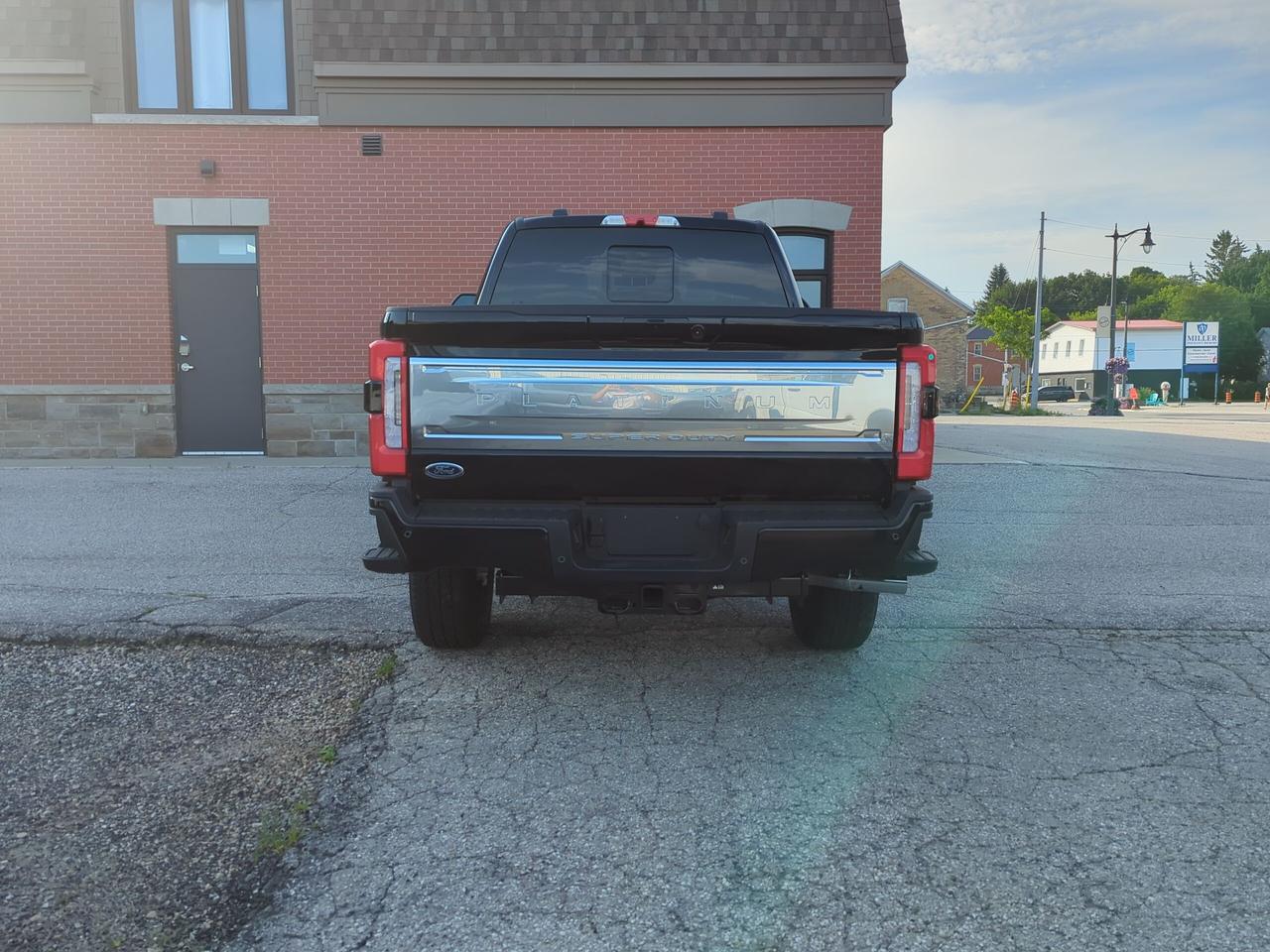 2026 Ford F-250 Platinum Crew Cab 4x4 Photo4