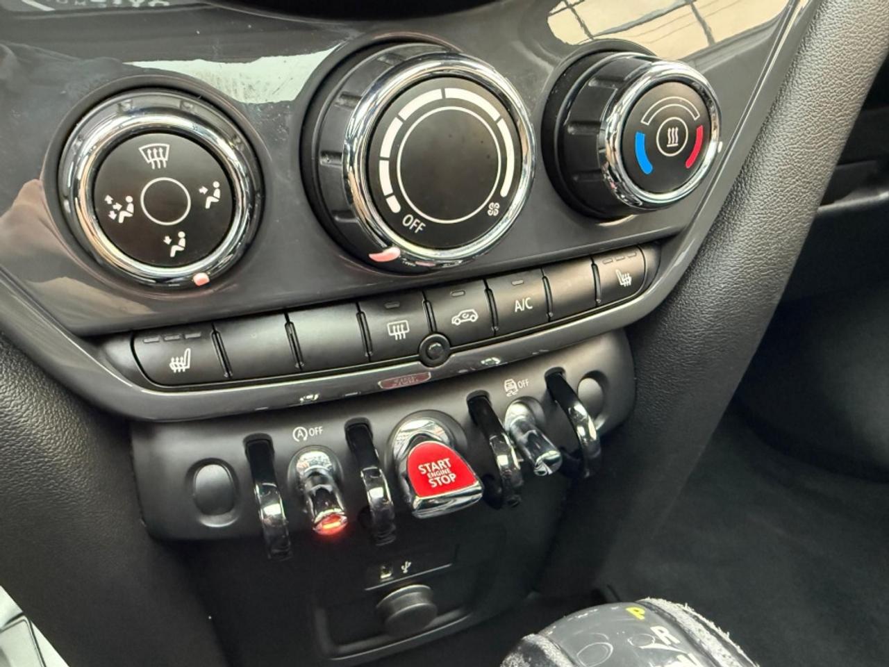 2019 MINI Cooper Countryman COOPER ALL4/ LEATHER/ REAR CAMERA/ SUNROOF Photo