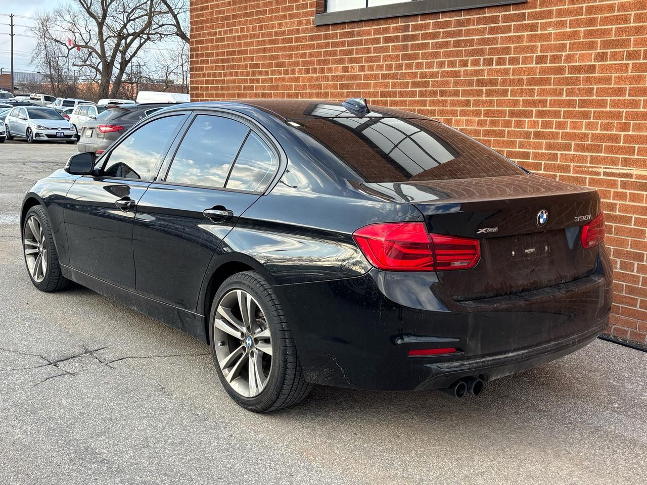 2018 BMW 3 Series 330i xDrive Sedan Photo