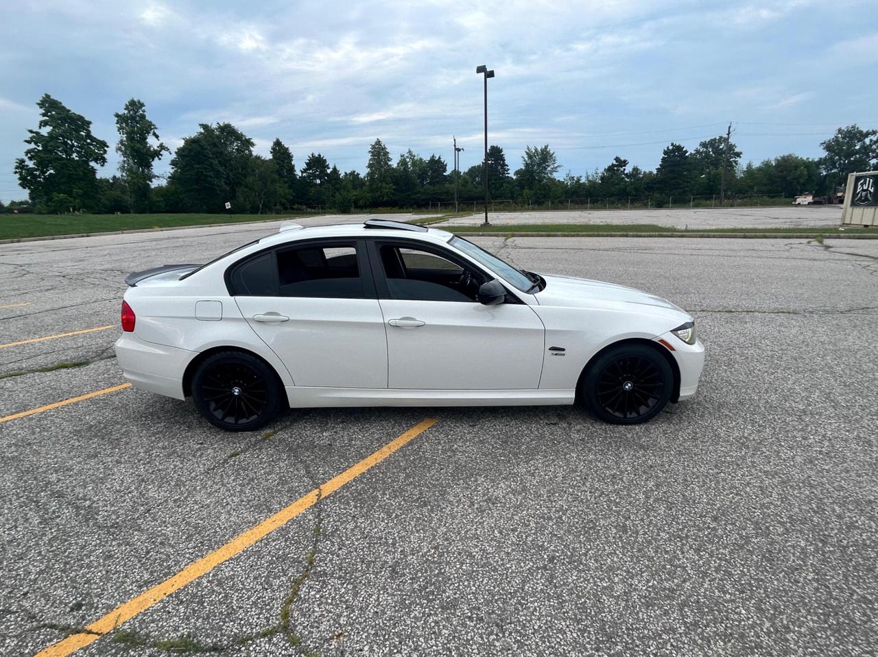 2011 BMW 3 Series 328i xDrive AWD Executive Package  Certified | 1-Year Warranty | Financing Available Photo2