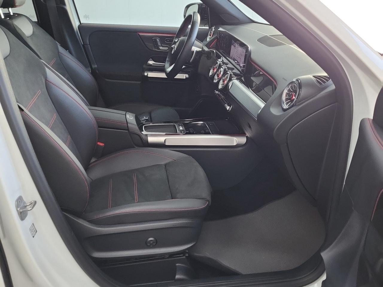 2024 Mercedes-Benz G-Class GLB 250 4MATIC - AMG PKG - MOONROOF - LEATHER !!! Photo