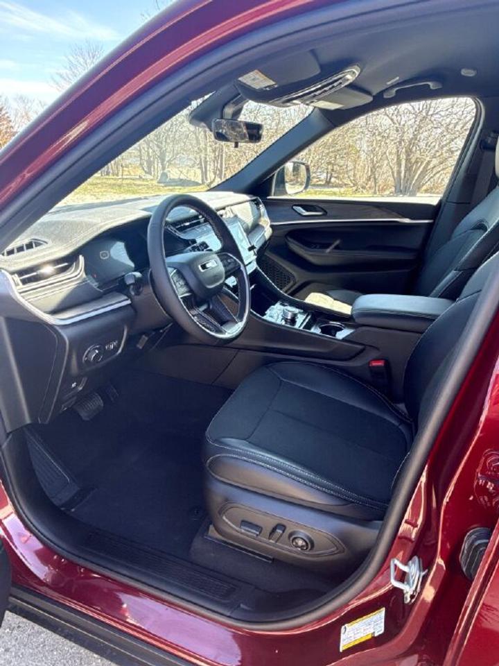 2026 Jeep Grand Cherokee L ALTITUDE Photo