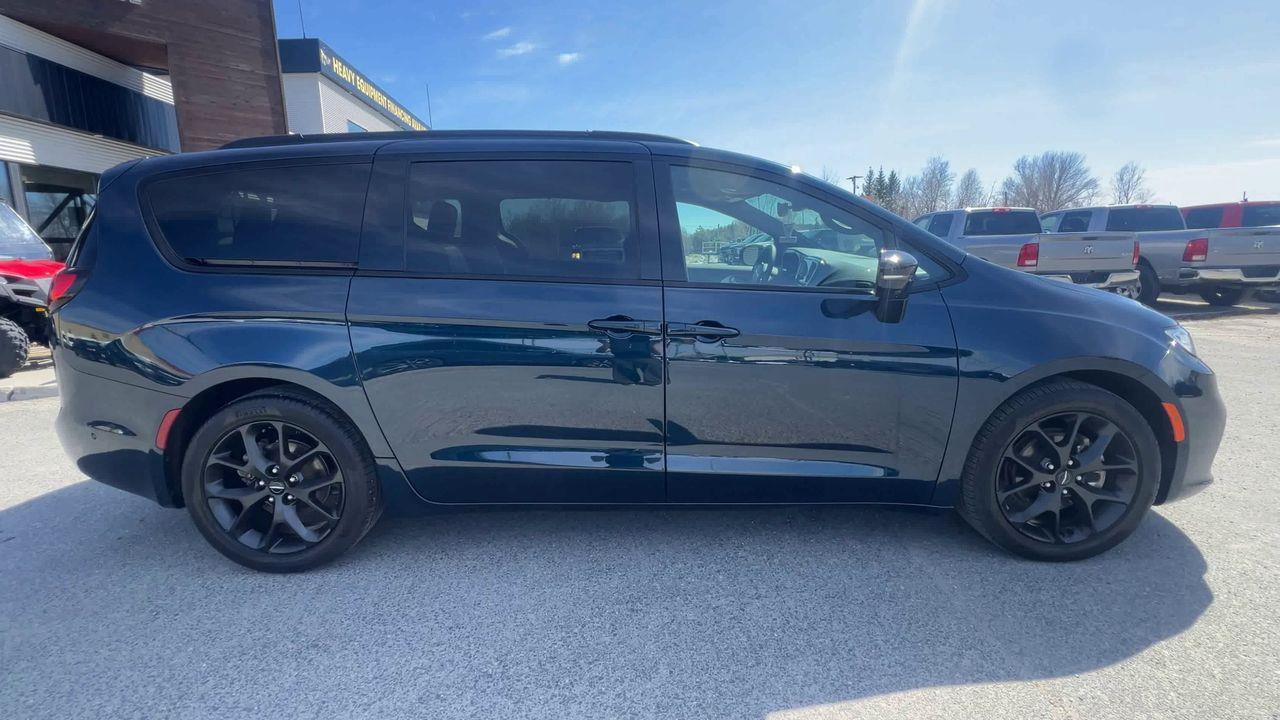 2024 Chrysler Pacifica Limited 7 PASSENGER, DVD PLAYER, MOONROOF, HEATED/COOLED LEATHER SEATS, NAV, CRUISE CONTROL, POWER SLIDING D Photo4