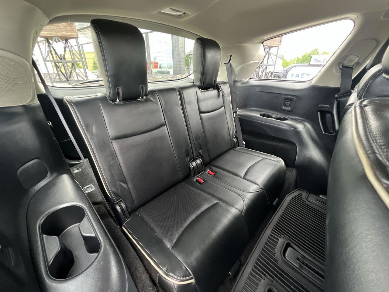 2019 Infiniti QX60 Pure AWD, 7 PASSENGER, MOONROOF, HEATED LEATHER SEATS, NAV, CRUISE CONTROL, POWER LIFTGATE, BACK UP CAM!! Photo