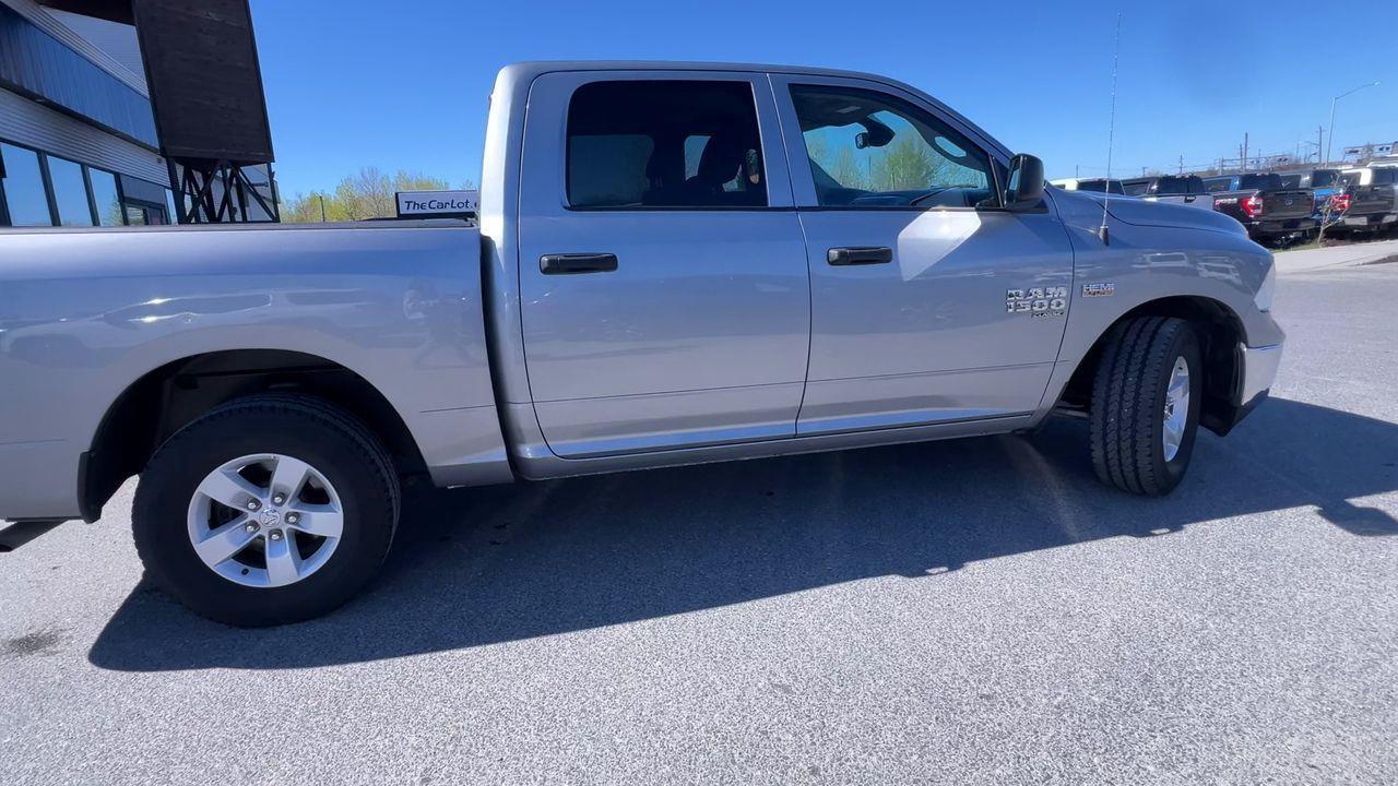 2023 RAM 1500 Classic SLT PREVIOUS DAILY RENTAL, 4X4, CRUISE CONTROL, BACK UP CAM, SIRIUS XM!! Photo