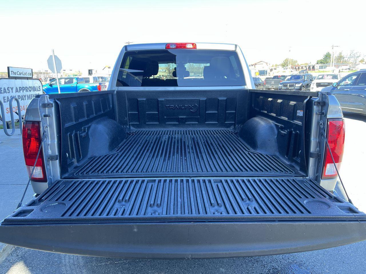 2023 RAM 1500 Classic SLT PREVIOUS DAILY RENTAL, 4X4, CRUISE CONTROL, BACK UP CAM, SIRIUS XM!! Photo