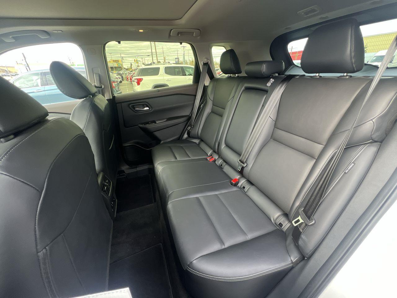 2023 Nissan Rogue SV Midnight Edition AWD, MOONROOF, HEATED LEATHER SEATS, REMOTE START, POWER LIFTGATE, CRUISE CONTROL, SIRIUS XM!! Photo