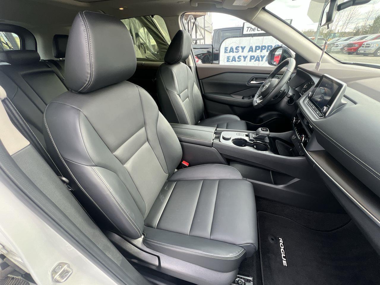 2023 Nissan Rogue SV Midnight Edition AWD, MOONROOF, HEATED LEATHER SEATS, REMOTE START, POWER LIFTGATE, CRUISE CONTROL, SIRIUS XM!! Photo