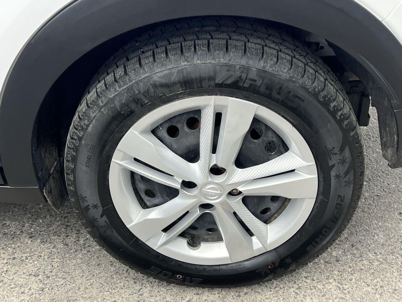 2024 Nissan Kicks CRUISE CONTROL, BACK UP CAMERA, REAR MIRRORS DEFROST!! Photo