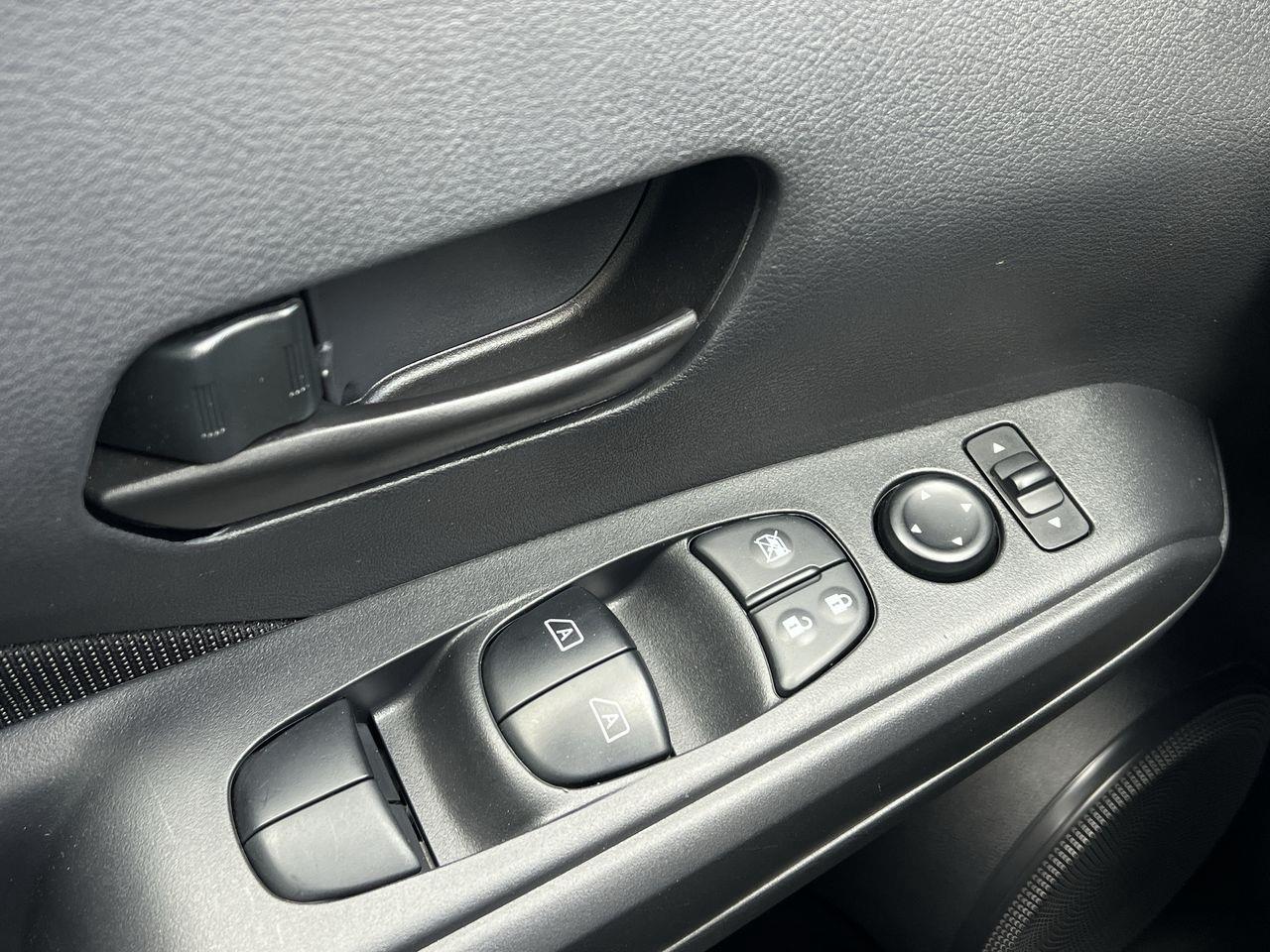 2024 Nissan Kicks CRUISE CONTROL, BACK UP CAMERA, REAR MIRRORS DEFROST!! Photo