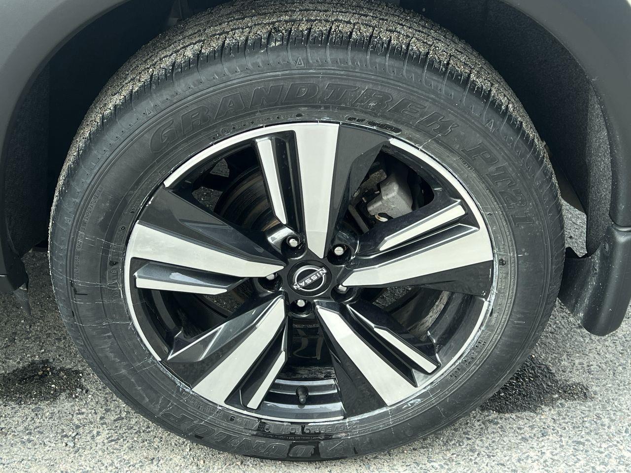 2023 Nissan Rogue Platinum AWD, MOONROOF, HEATED LEATHER SEATS, POWER LIFTGATE, CRUISE CONTROL, BACK UP CAM, NAV, SIRIUS XM!! Photo