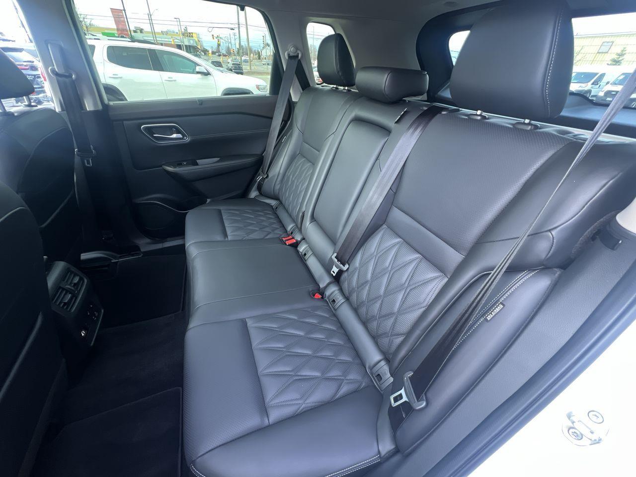 2023 Nissan Rogue Platinum AWD, MOONROOF, HEATED LEATHER SEATS, POWER LIFTGATE, CRUISE CONTROL, BACK UP CAM, NAV, SIRIUS XM!! Photo