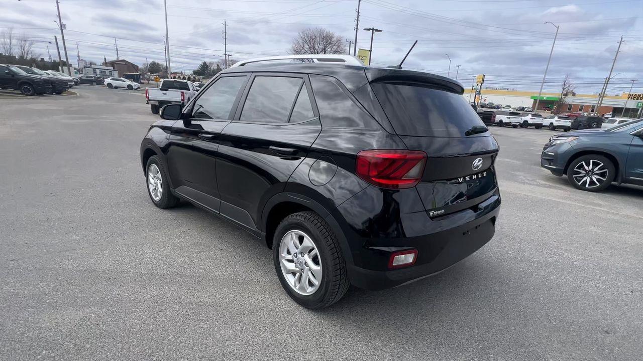 2024 Hyundai Venue Preferred HEATED FRONT SEATS, REMOTE START, CRUISE CONTROL, BACK UP CAMERA!! Photo