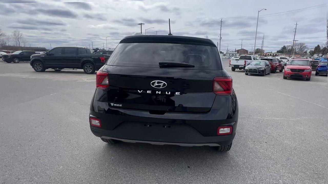 2024 Hyundai Venue Preferred HEATED FRONT SEATS, REMOTE START, CRUISE CONTROL, BACK UP CAMERA!! Photo