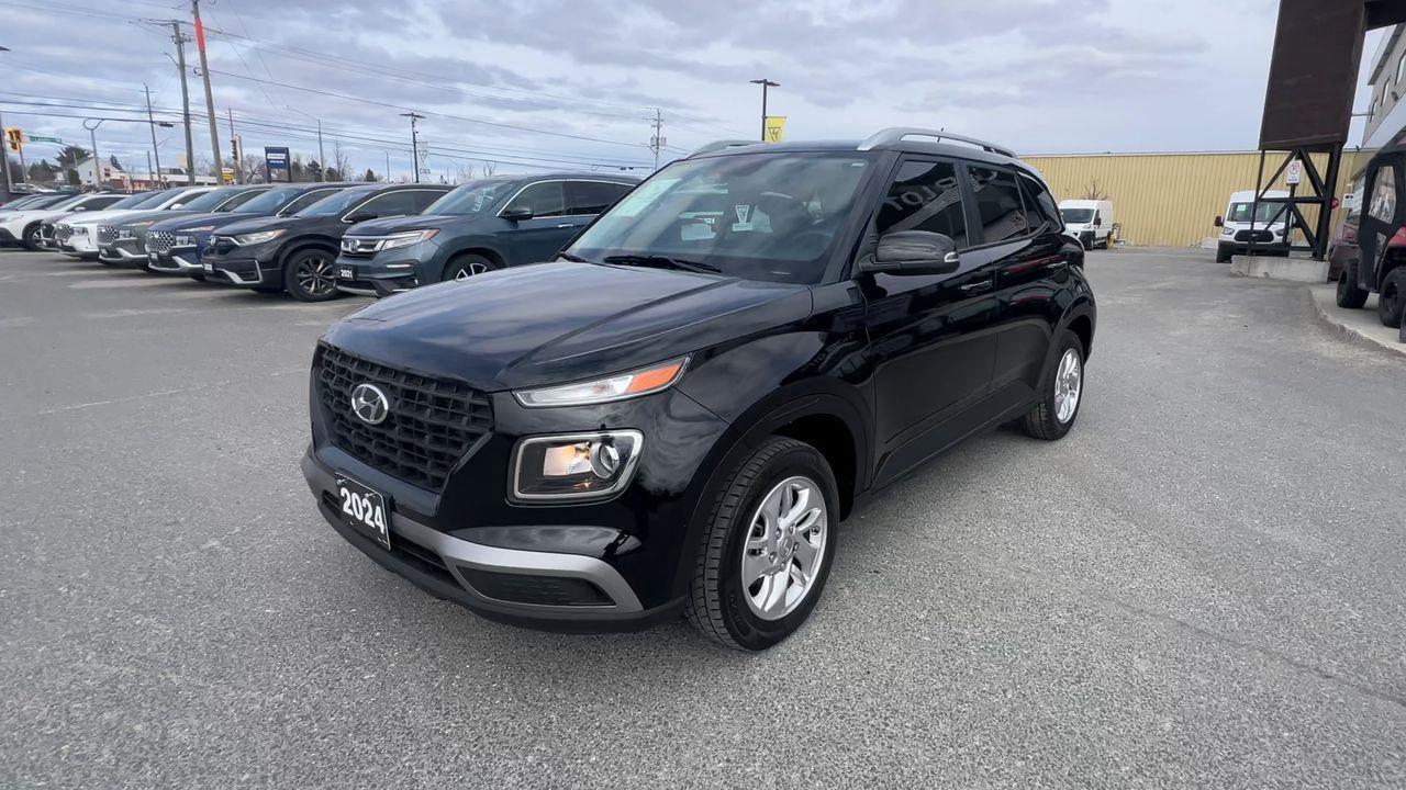 2024 Hyundai Venue Preferred HEATED FRONT SEATS, REMOTE START, CRUISE CONTROL, BACK UP CAMERA!! Photo