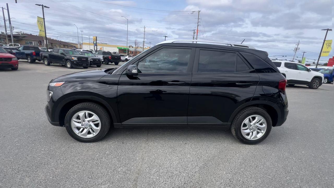 2024 Hyundai Venue Preferred HEATED FRONT SEATS, REMOTE START, CRUISE CONTROL, BACK UP CAMERA!! Photo