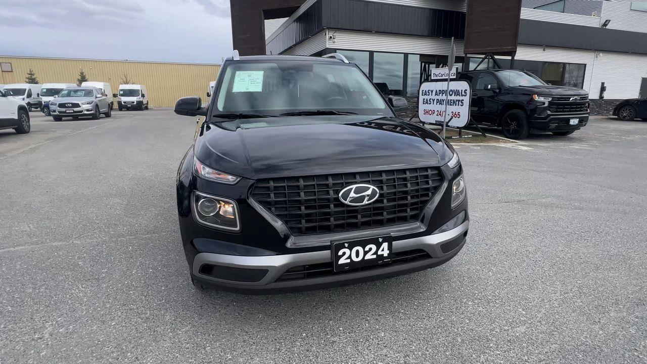 2024 Hyundai Venue Preferred HEATED FRONT SEATS, REMOTE START, CRUISE CONTROL, BACK UP CAMERA!! Photo